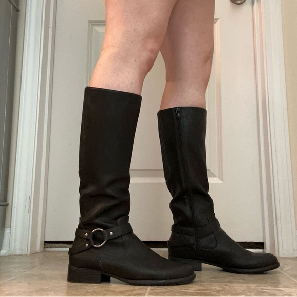 Tall boots. Riding boots. Black boots. Size 8.5 black boots. 8.5M boots. - Picture 4 of 9